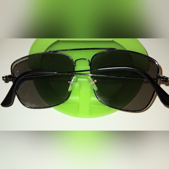 FREE with PURCHASE - FOSTER GRANT WIRE FRAME SUNGLASSES BLACK VGUC - Picture 2 of 16